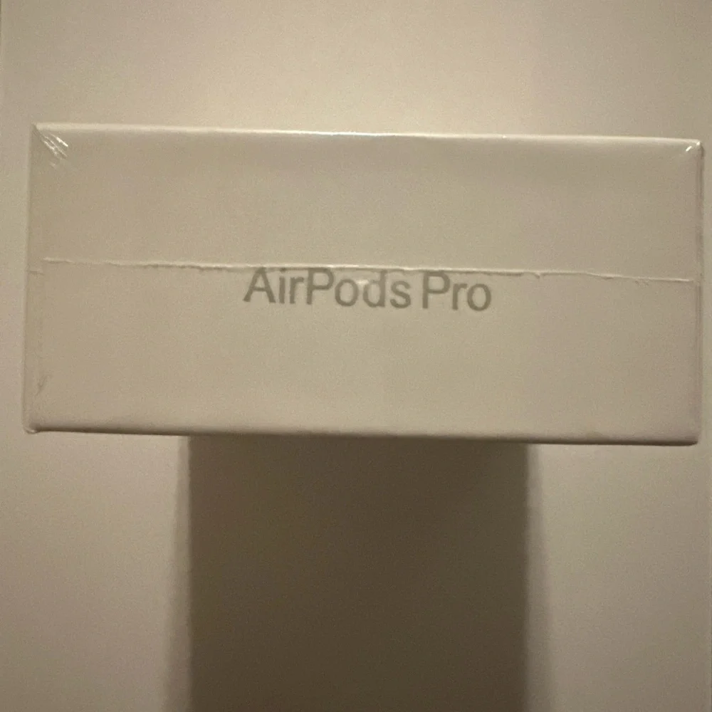 Apple White Wireless Earbuds